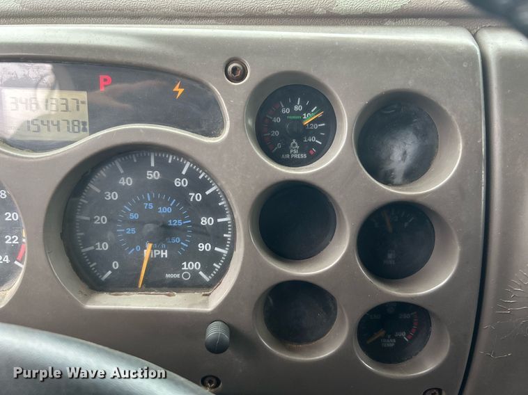 image for item DN0671 2004 Mack CX613 laydown truck