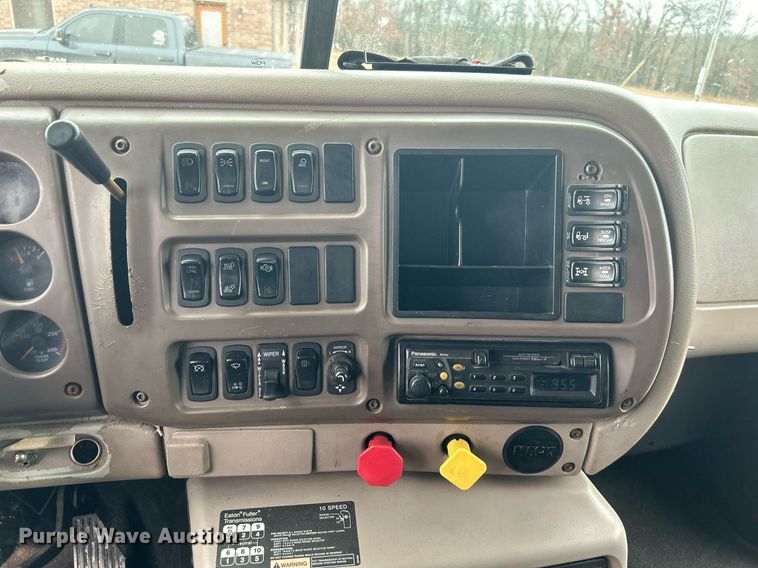 image for item DN0671 2004 Mack CX613 laydown truck