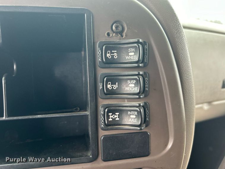 image for item DN0671 2004 Mack CX613 laydown truck