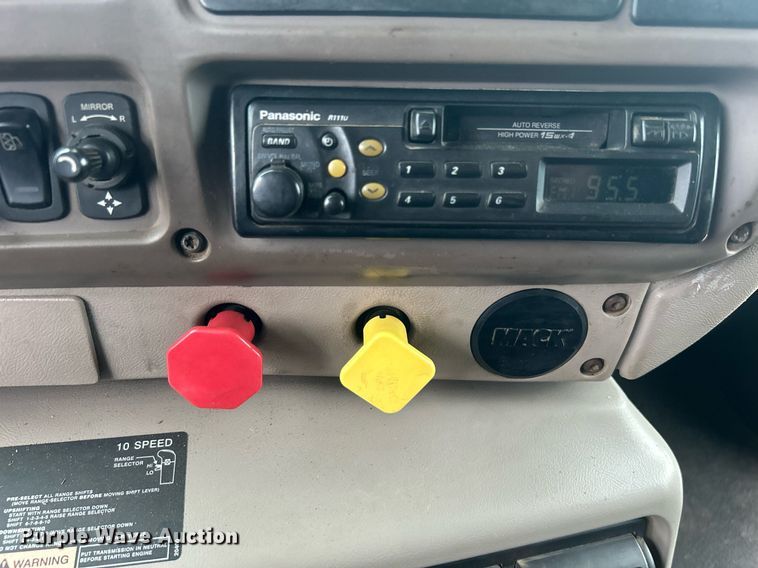 image for item DN0671 2004 Mack CX613 laydown truck