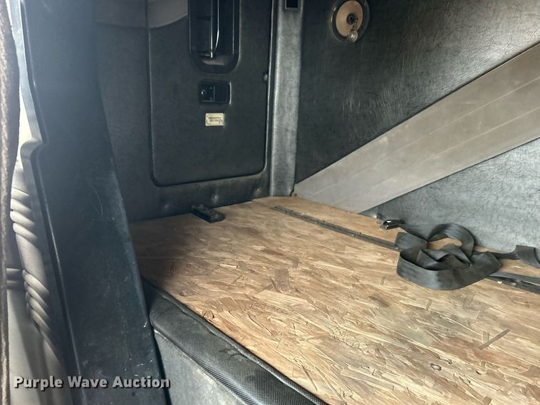 image for item DN0671 2004 Mack CX613 laydown truck