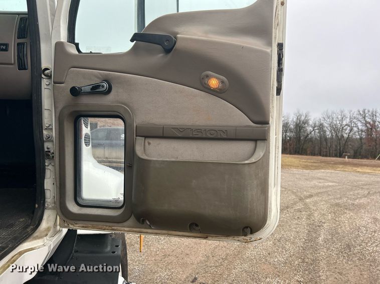 image for item DN0671 2004 Mack CX613 laydown truck