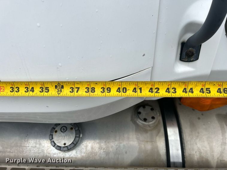 image for item DN0671 2004 Mack CX613 laydown truck