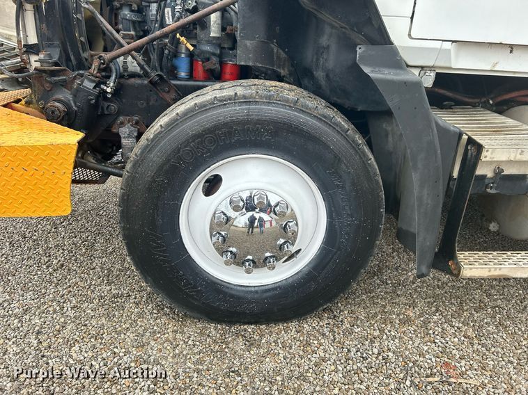 image for item DN0671 2004 Mack CX613 laydown truck