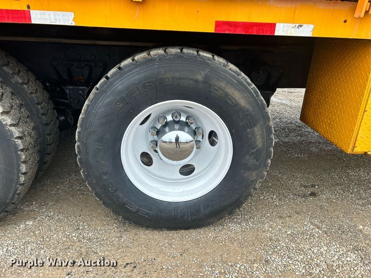 image for item DN0671 2004 Mack CX613 laydown truck