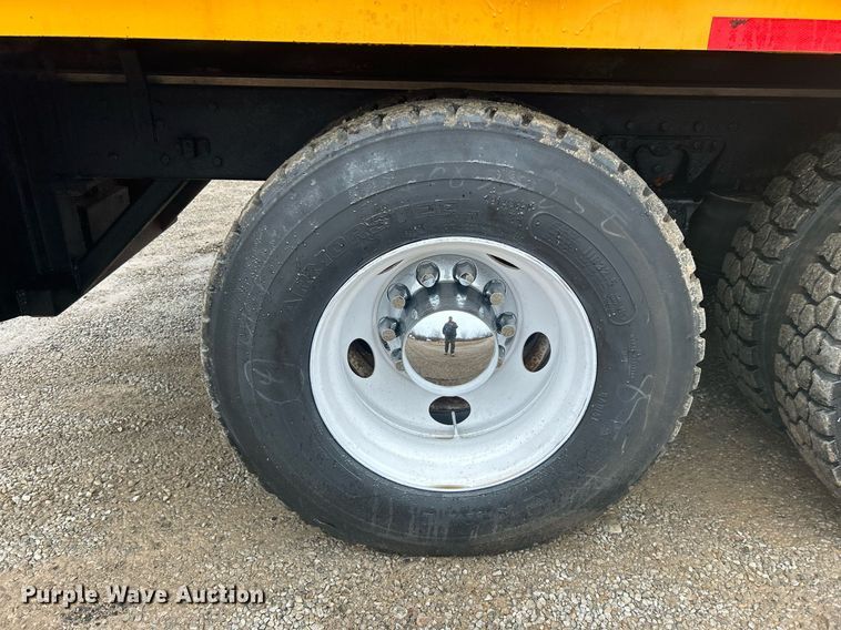 image for item DN0671 2004 Mack CX613 laydown truck