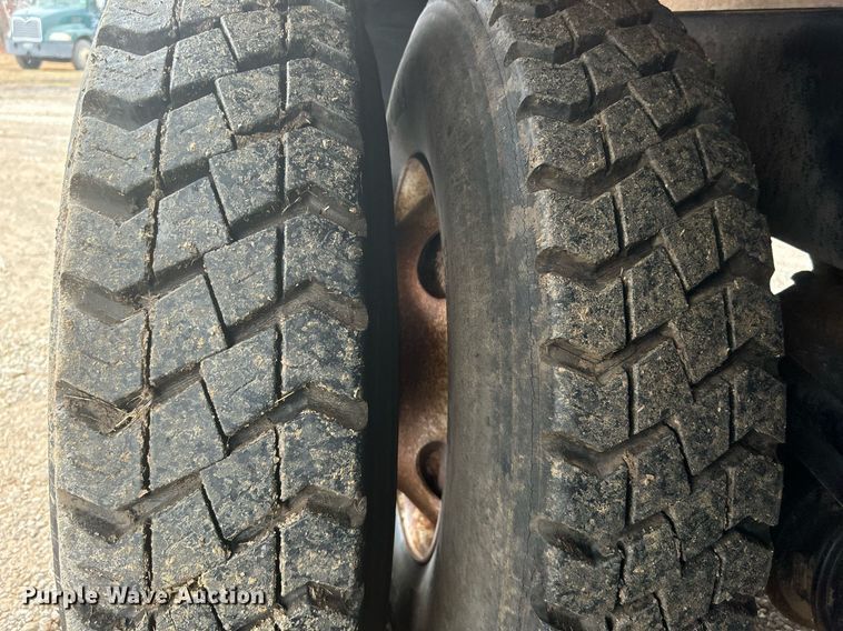 image for item DN0671 2004 Mack CX613 laydown truck