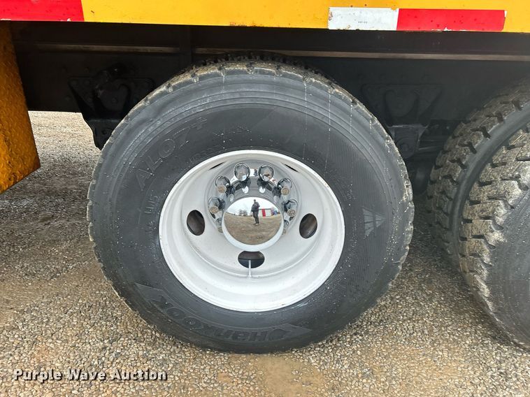 image for item DN0671 2004 Mack CX613 laydown truck