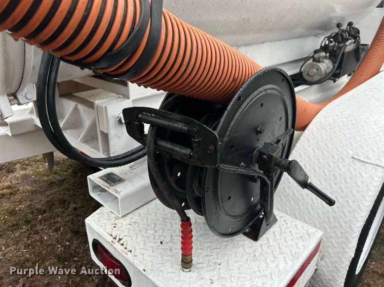 image for item DN0673 2014 Pacific Trek PV800 vacuum excavator