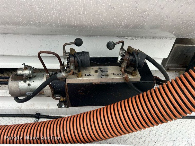 image for item DN0673 2014 Pacific Trek PV800 vacuum excavator