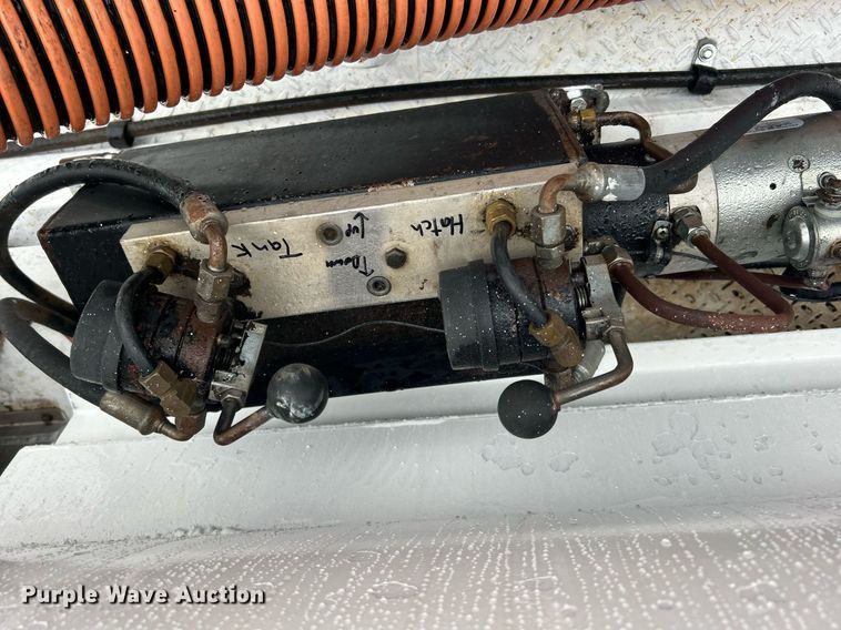 image for item DN0673 2014 Pacific Trek PV800 vacuum excavator