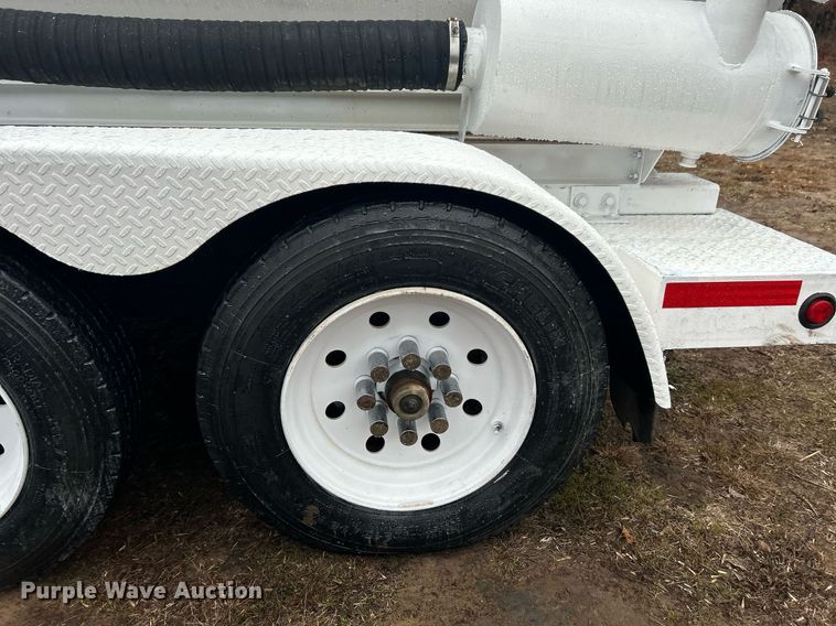 image for item DN0673 2014 Pacific Trek PV800 vacuum excavator