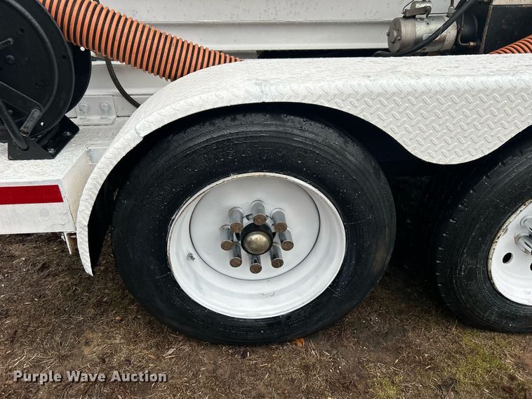 image for item DN0673 2014 Pacific Trek PV800 vacuum excavator