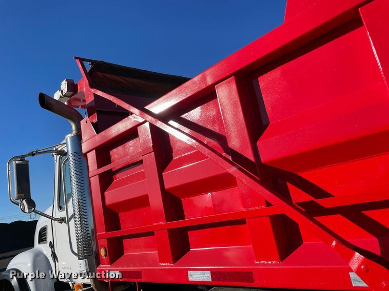 image for item DN3746 2005 Mack Granite CV713 dump truck