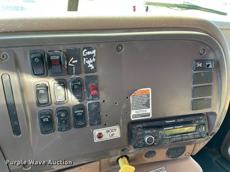 image for item DN3746 2005 Mack Granite CV713 dump truck