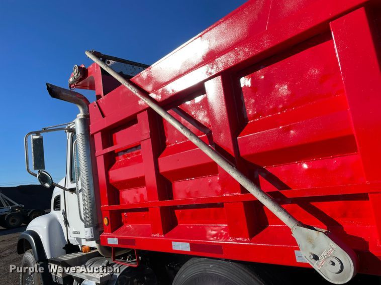 image for item DN3747 2005 Mack Granite CV713 dump truck