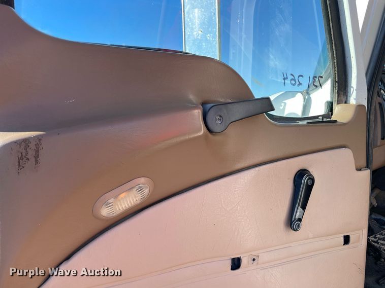 image for item DN3747 2005 Mack Granite CV713 dump truck