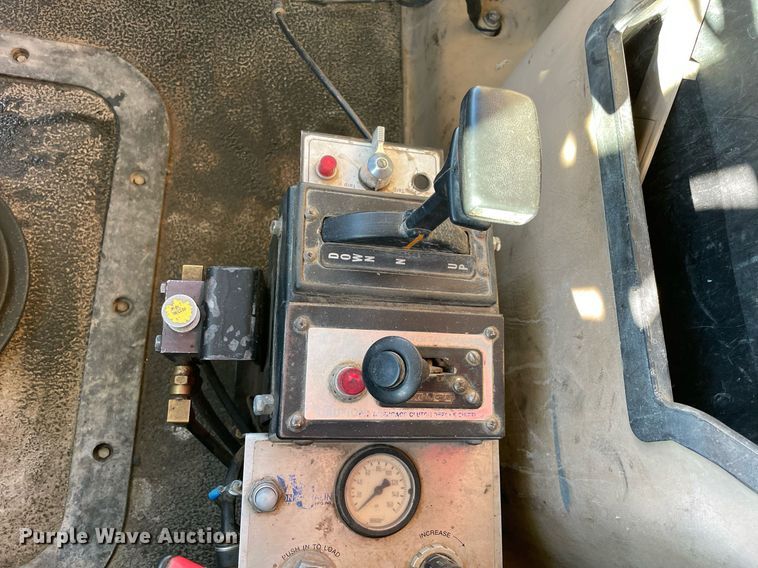 image for item DN3747 2005 Mack Granite CV713 dump truck