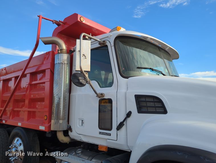 image for item DN3770 2005 Mack  Granite CV713 dump truck