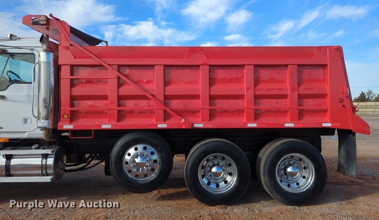 image for item DN3770 2005 Mack  Granite CV713 dump truck