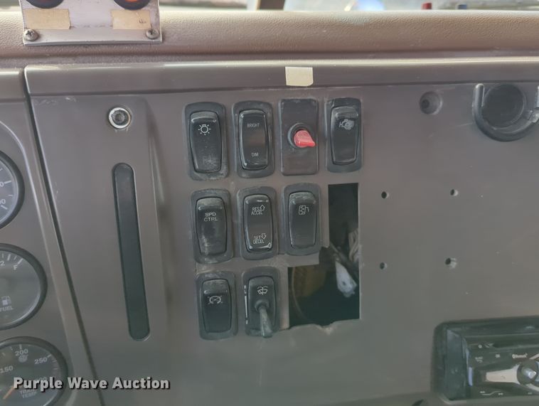 image for item DN3770 2005 Mack  Granite CV713 dump truck