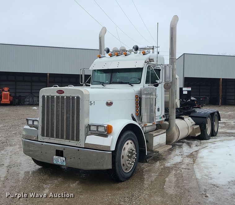 image for item DN8271 2000 Peterbilt  379 semi truck