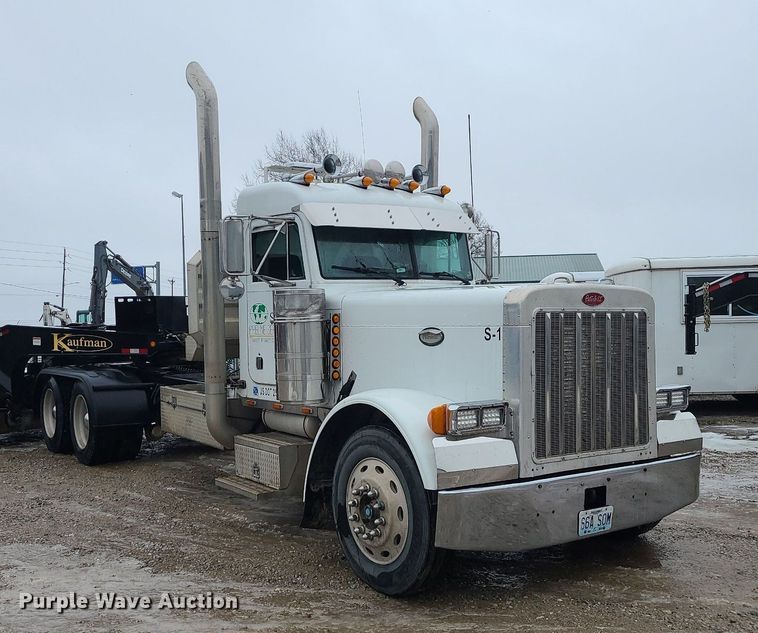 image for item DN8271 2000 Peterbilt  379 semi truck