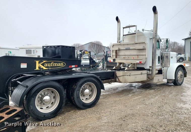 image for item DN8271 2000 Peterbilt  379 semi truck
