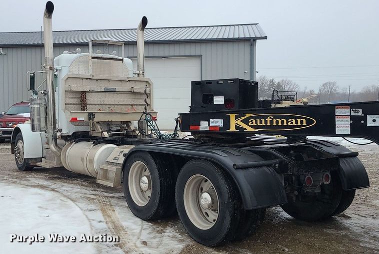 image for item DN8271 2000 Peterbilt  379 semi truck