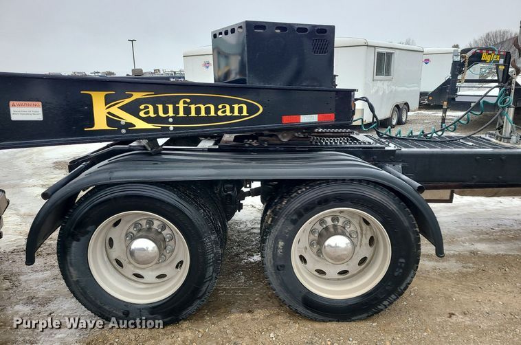 image for item DN8271 2000 Peterbilt  379 semi truck