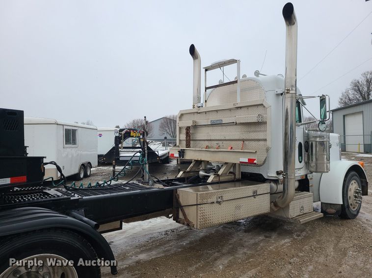 image for item DN8271 2000 Peterbilt  379 semi truck
