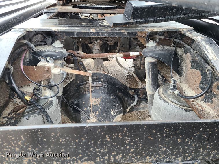 image for item DN8271 2000 Peterbilt  379 semi truck