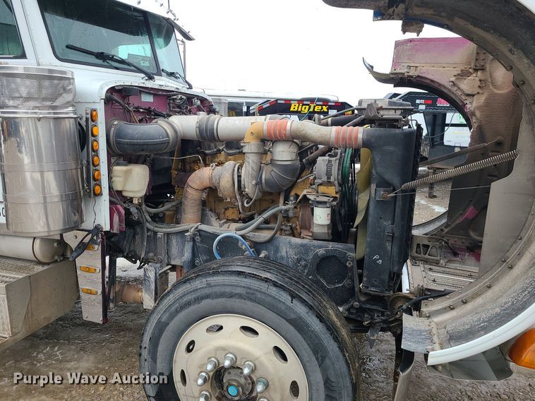 image for item DN8271 2000 Peterbilt  379 semi truck