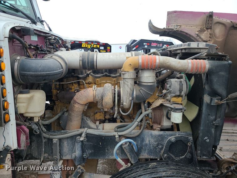 image for item DN8271 2000 Peterbilt  379 semi truck