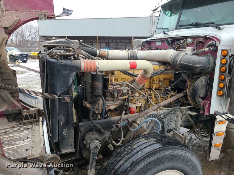 image for item DN8271 2000 Peterbilt  379 semi truck