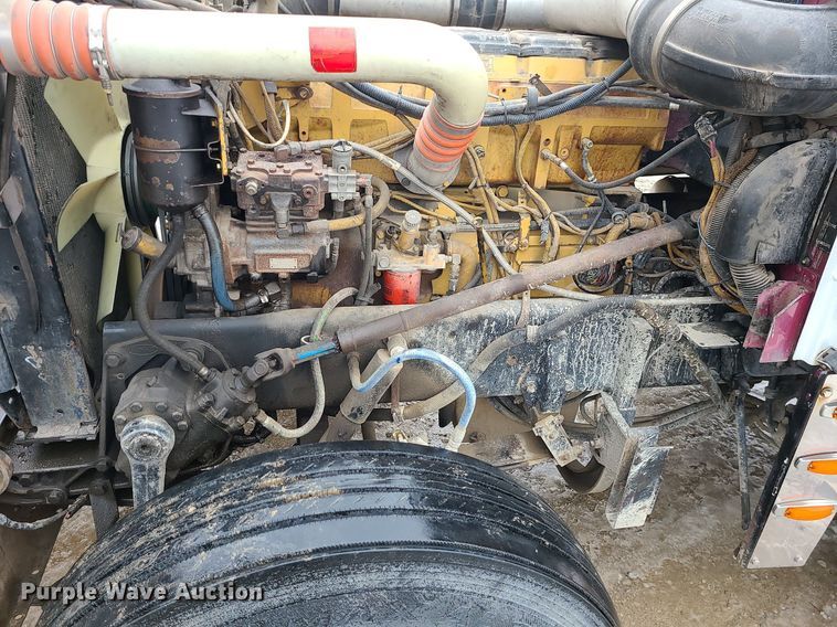 image for item DN8271 2000 Peterbilt  379 semi truck