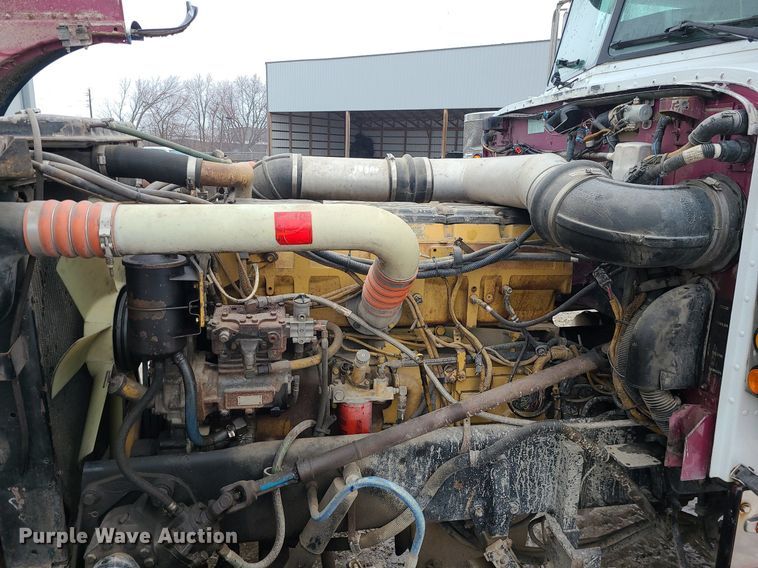 image for item DN8271 2000 Peterbilt  379 semi truck