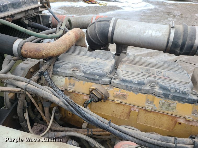 image for item DN8271 2000 Peterbilt  379 semi truck