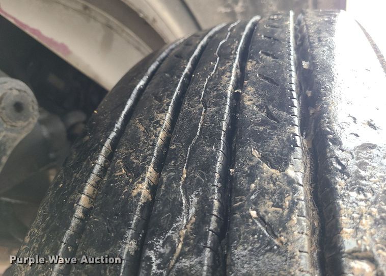 image for item DN8271 2000 Peterbilt  379 semi truck