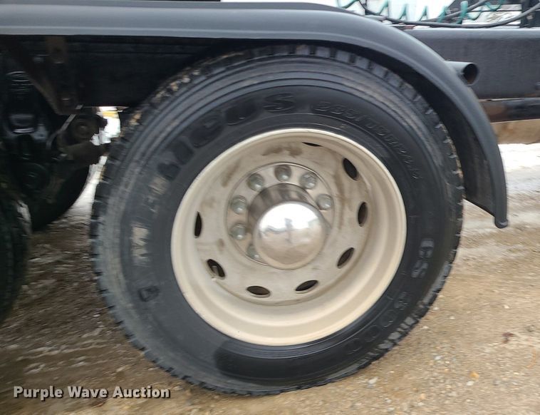 image for item DN8271 2000 Peterbilt  379 semi truck