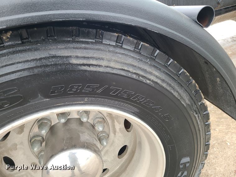 image for item DN8271 2000 Peterbilt  379 semi truck