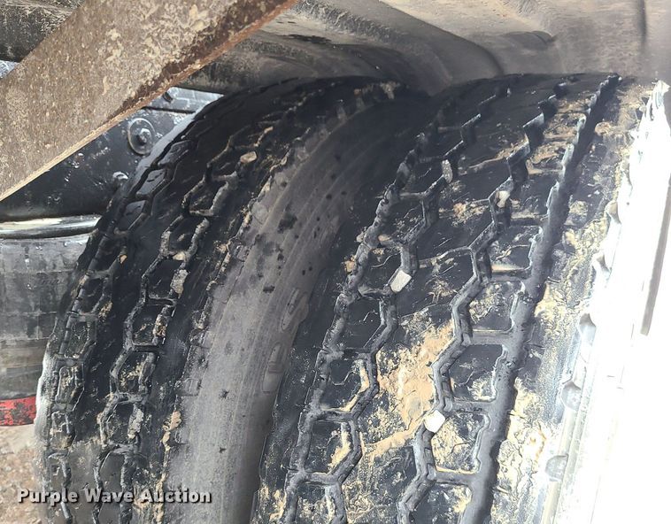 image for item DN8271 2000 Peterbilt  379 semi truck