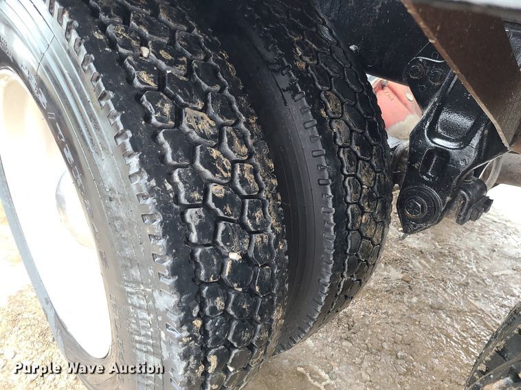 image for item DN8271 2000 Peterbilt  379 semi truck