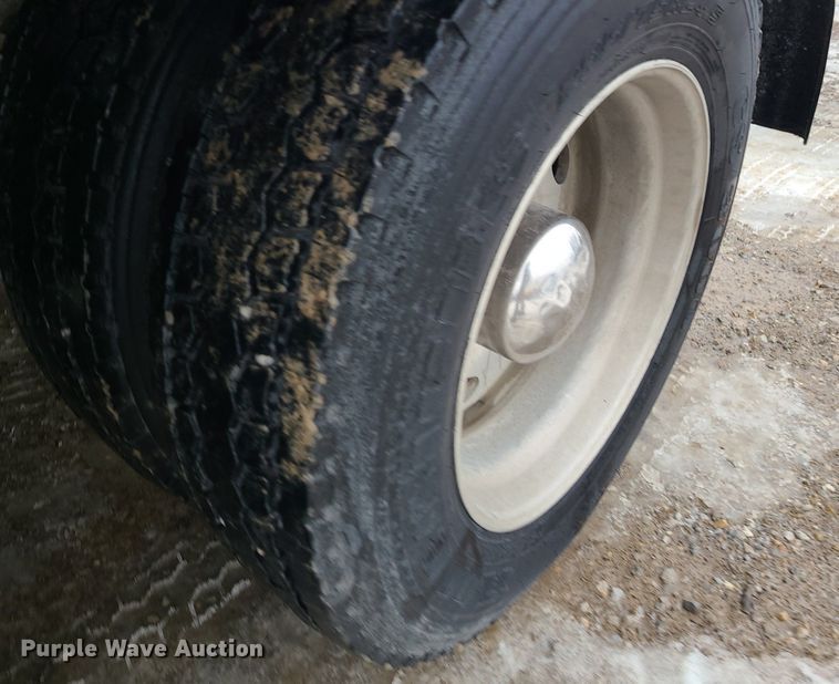 image for item DN8271 2000 Peterbilt  379 semi truck