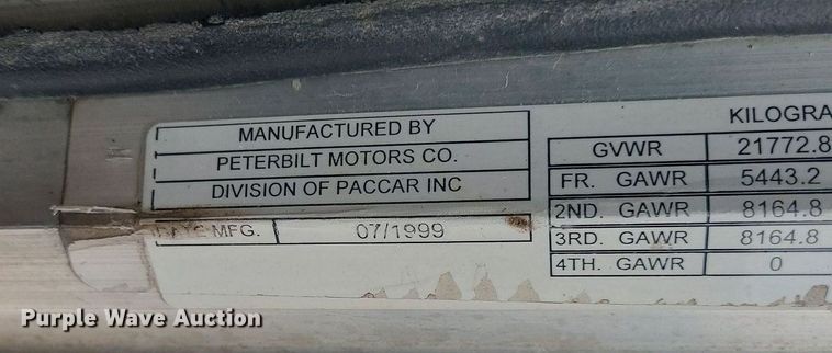 image for item DN8271 2000 Peterbilt  379 semi truck