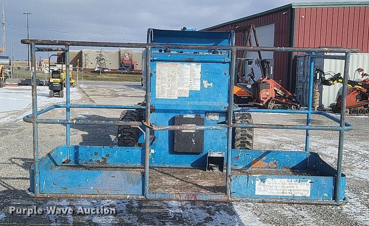 image for item DO4792 2007 Genie S-40 boom lift