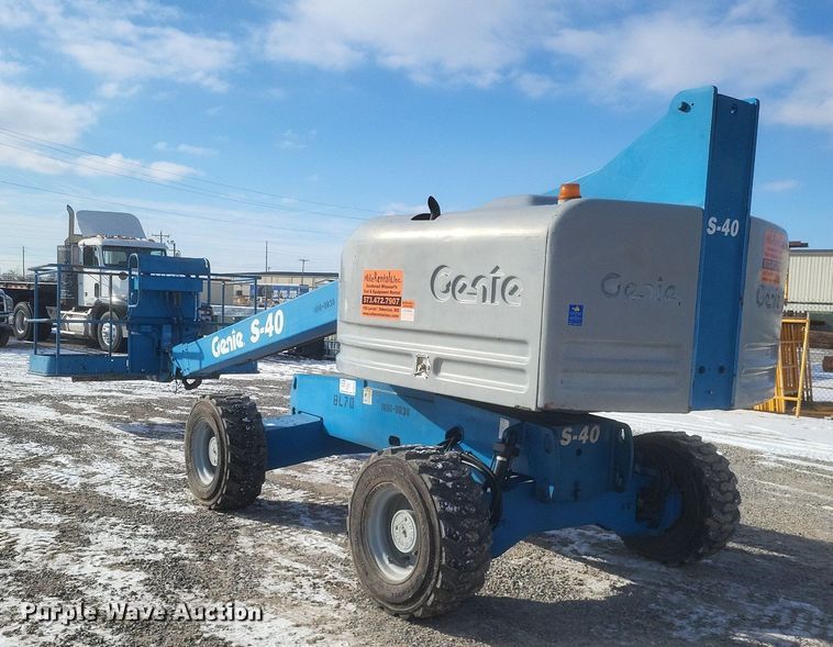 image for item DO4792 2007 Genie S-40 boom lift