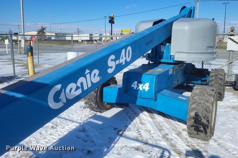 image for item DO4792 2007 Genie S-40 boom lift