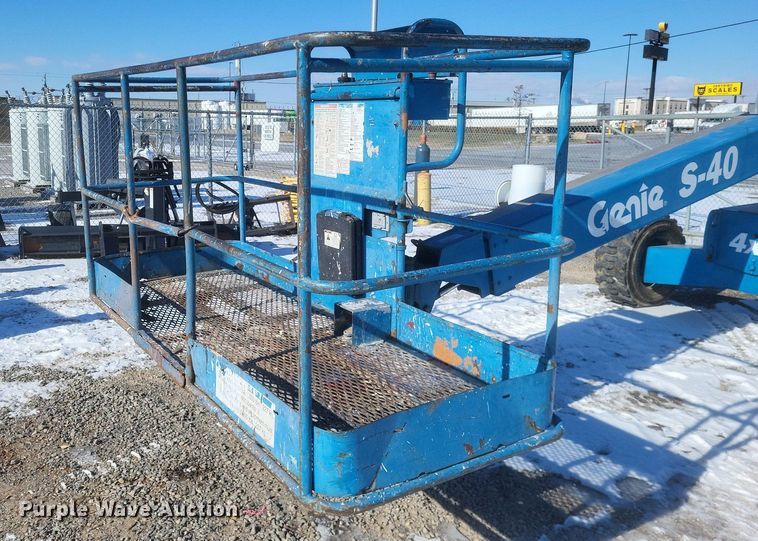 image for item DO4792 2007 Genie S-40 boom lift