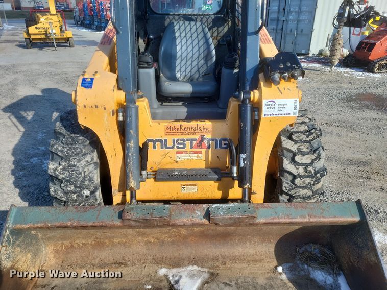 image for item DO4794 2017 Mustang  1650R skid steer loader